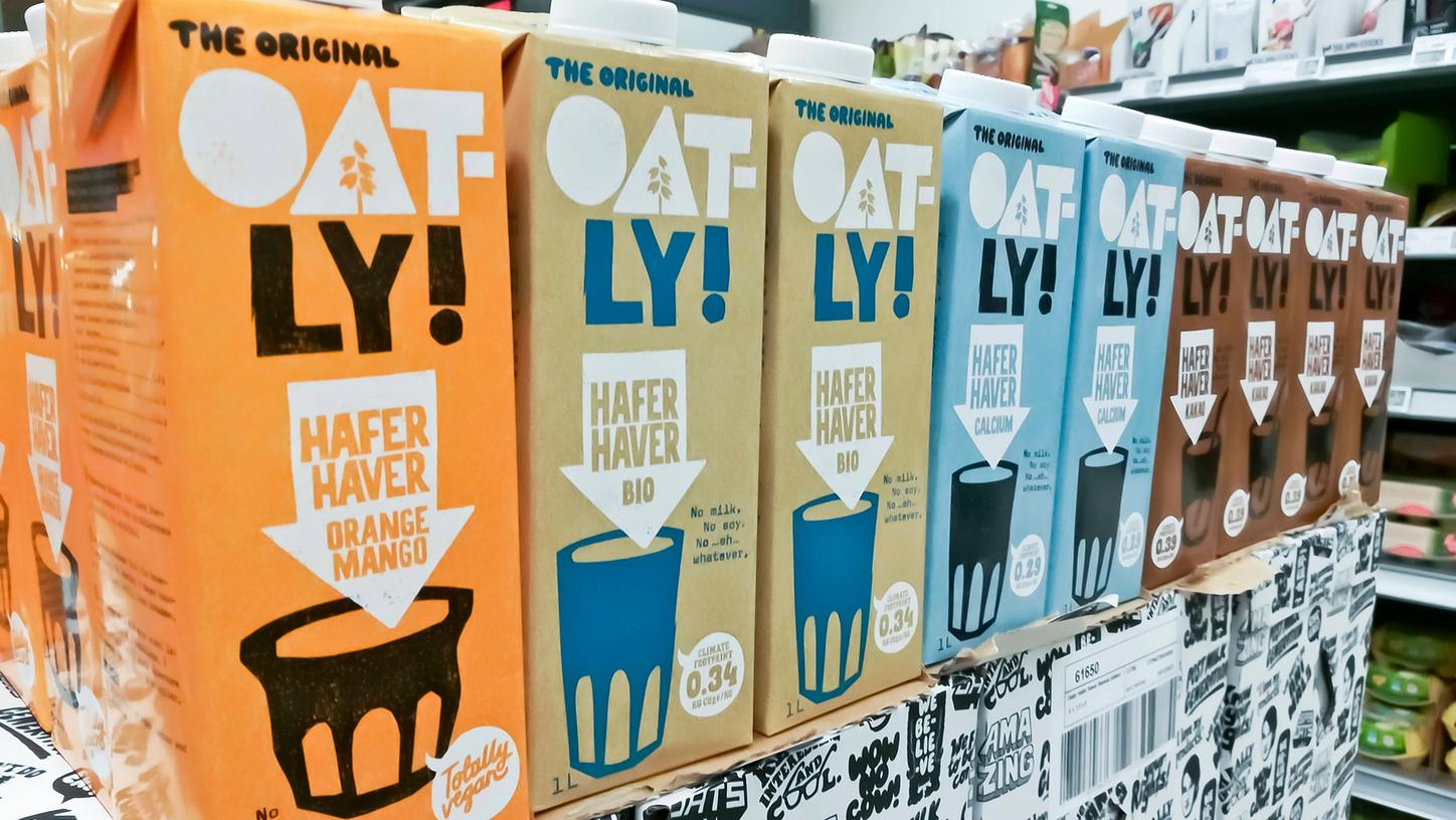 Vielerorts ist Hafermilch immer noch teurer als Kuhmilch. Der Aufpreis hat unterschiedliche Gründe. Vielerorts ist Hafermilch immer noch teurer als Kuhmilch. Der Aufpreis hat unterschiedliche Gründe.