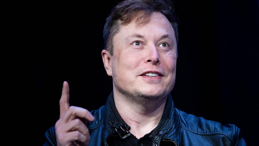 Elon Musk ist Mitgründer des Bezahldienstes Paypal, CEO des sozialen Netzwerks Twitter und Vorstandschef des E-Auto-Herstellers Tesla. Der US-Amerikaner kann 197,7 Milliarden Dollar sein Eigen nennen. 