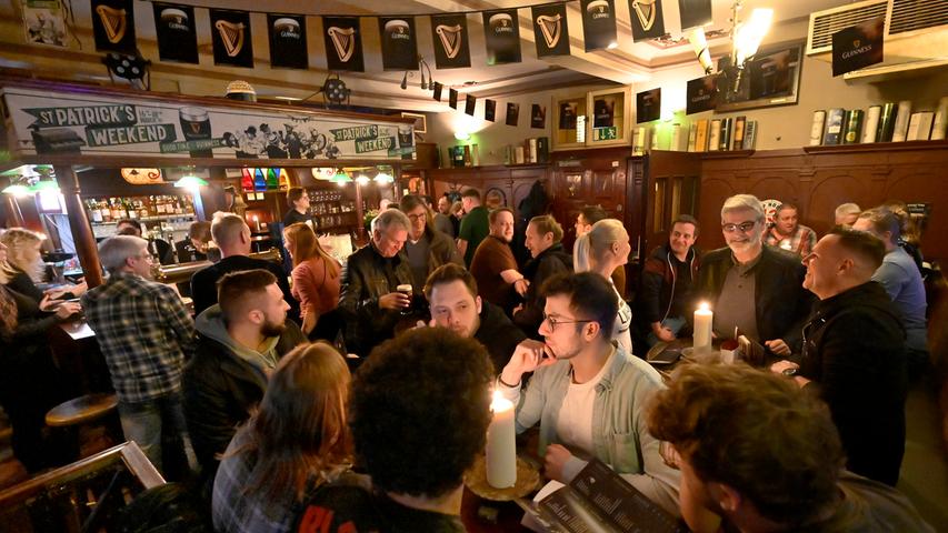 Guinness-Durst und Bier im Nacken: Das Irish-Pub "Goldener Mond" in Erlangen ist zurück