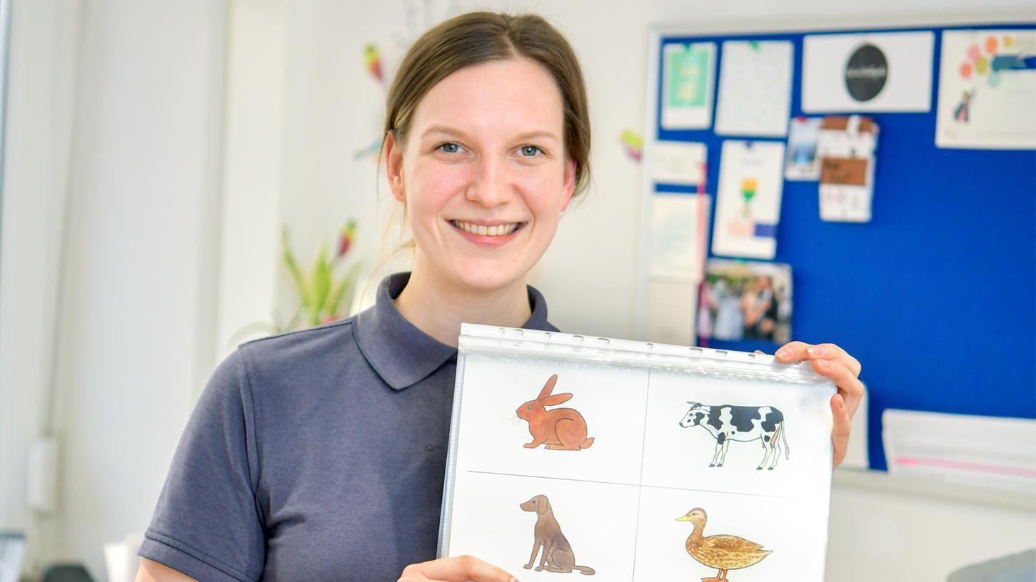 Wo ist der Hase? Das Arbeitsmittel, das Irene Weiß am häufigsten verwendet, ist der Sprachverständnistest. Die Logopädin hat berufsbegleitend einen Masterstudiengang absolviert und ist stolz darauf, dass ihr Beruf sich immer mehr akademisiert. Wo ist der Hase? Das Arbeitsmittel, das Irene Weiß am häufigsten verwendet, ist der Sprachverständnistest. Die Logopädin hat berufsbegleitend einen Masterstudiengang absolviert und ist stolz darauf, dass ihr Beruf sich immer mehr akademisiert.