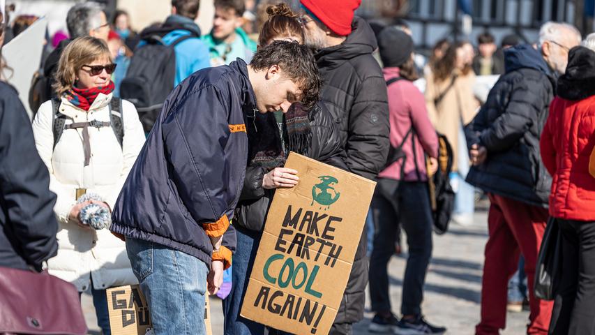 "Make Earth Cool Again". Die Erderwärmung stoppen durch die Abkehr von fossilen Brennstoffen ist eine der zentralen Forderungen bei "Fridays For Future".
