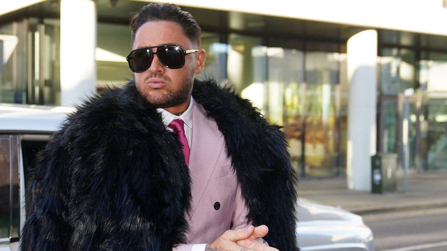 Der Reality-TV-Star Stephen Bear trifft vor dem Chelmsford Crown Court in Essex, Großbritannien ein. Der Reality-TV-Star Stephen Bear trifft vor dem Chelmsford Crown Court in Essex, Großbritannien ein.