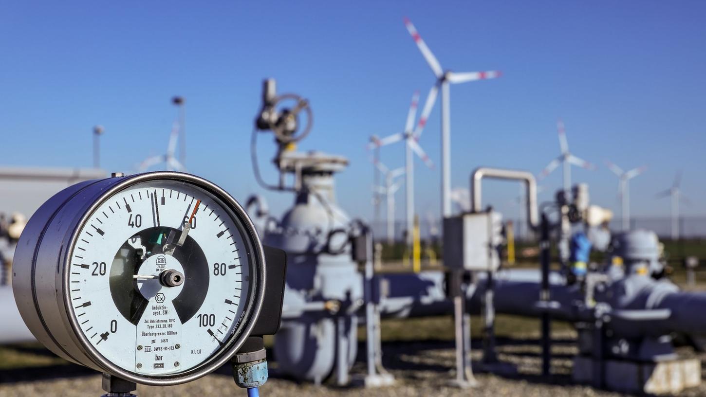 Ein Manometer zeigt den Druck im Erdgasnetz auf dem Gelände des Untergrund-Gasspeichers der VNG AG in Bad Lauchstädt (Sachsen-Anhalt) an.