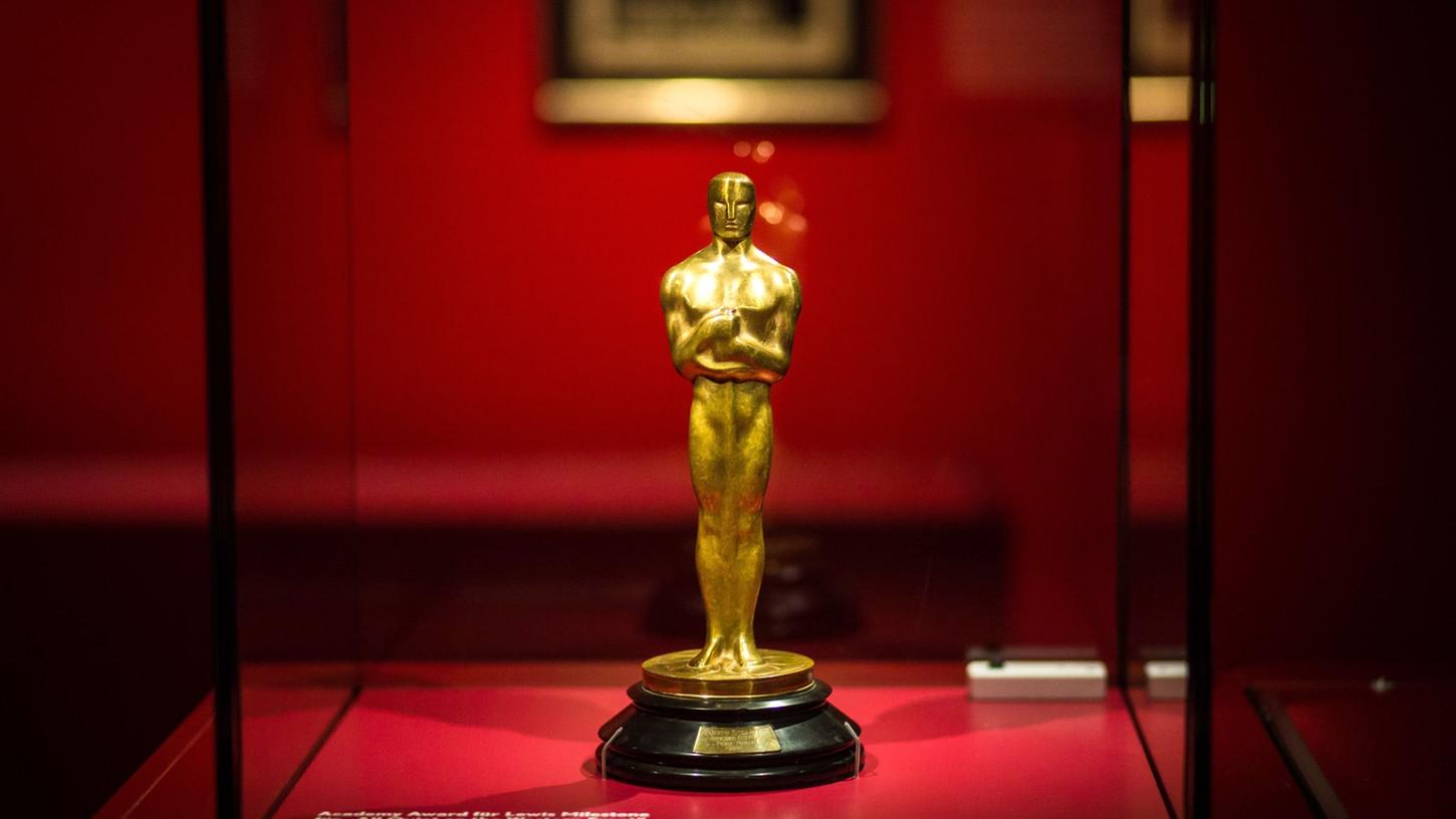 Die Oscar-Trophäe, die der US-Regisseur Lewis Milestone für den für seinen Film "All Quiet on the Western Front" erhielt. Die Oscar-Trophäe, die der US-Regisseur Lewis Milestone für den für seinen Film "All Quiet on the Western Front" erhielt.