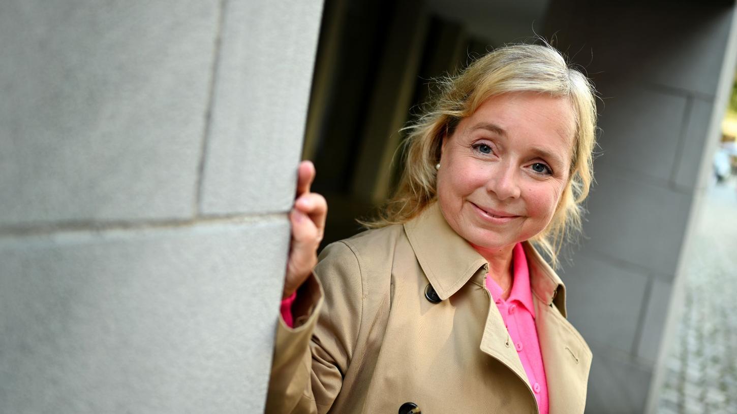 Christine Urspruch gesteht eine Jugendsünde. Christine Urspruch gesteht eine Jugendsünde.