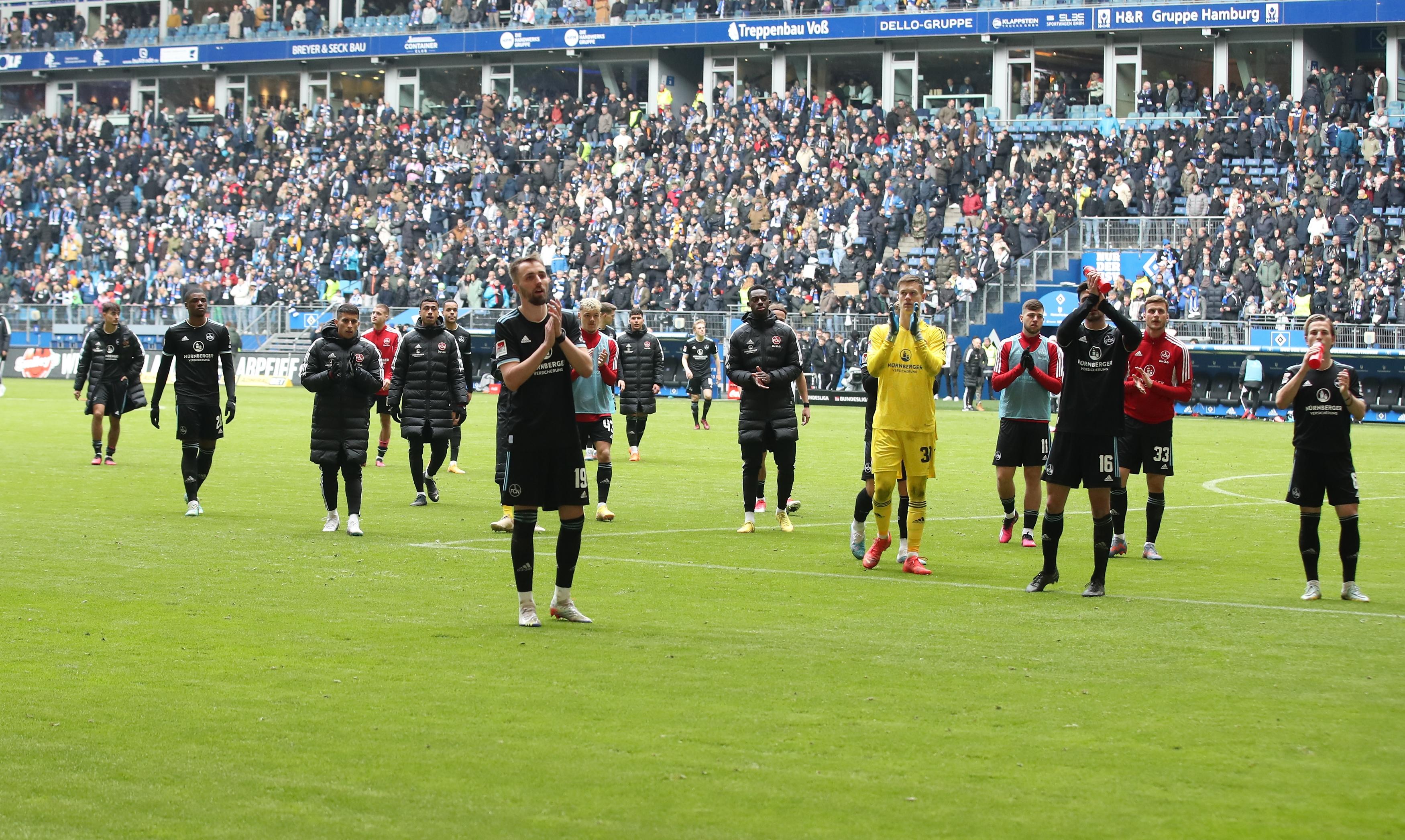 Es war kein leichter Gegner für den Club, der sich unter dem neuen Trainer noch sortieren muss. Die Spieler vom 1. FCN haben jedoch trotz permanentem Druck von konstanten Hamburgern immer wieder dagegen gehalten und dem Aufstiegsfavoriten die Stirn geboten. Die Heimreise wird ohne Punkte zwar bitter, aber kann mit erhobenem Haupt angetreten werden.