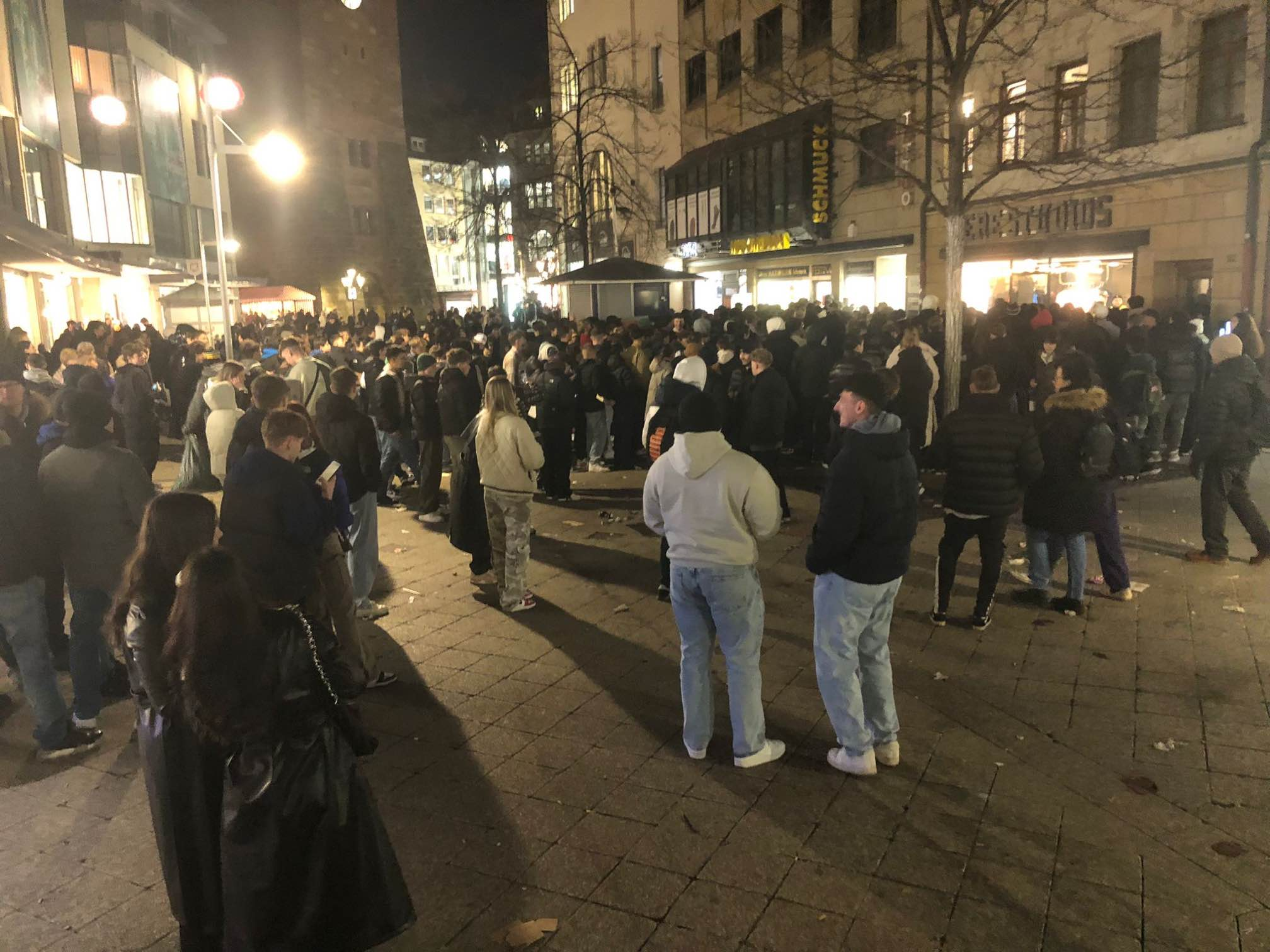 Der Ansturm war gewaltig: Diesen Samstag eröffnete der erste "ére studios"-Laden in Nürnberg. Der Ansturm war gewaltig: Diesen Samstag eröffnete der erste "ére studios"-Laden in Nürnberg.