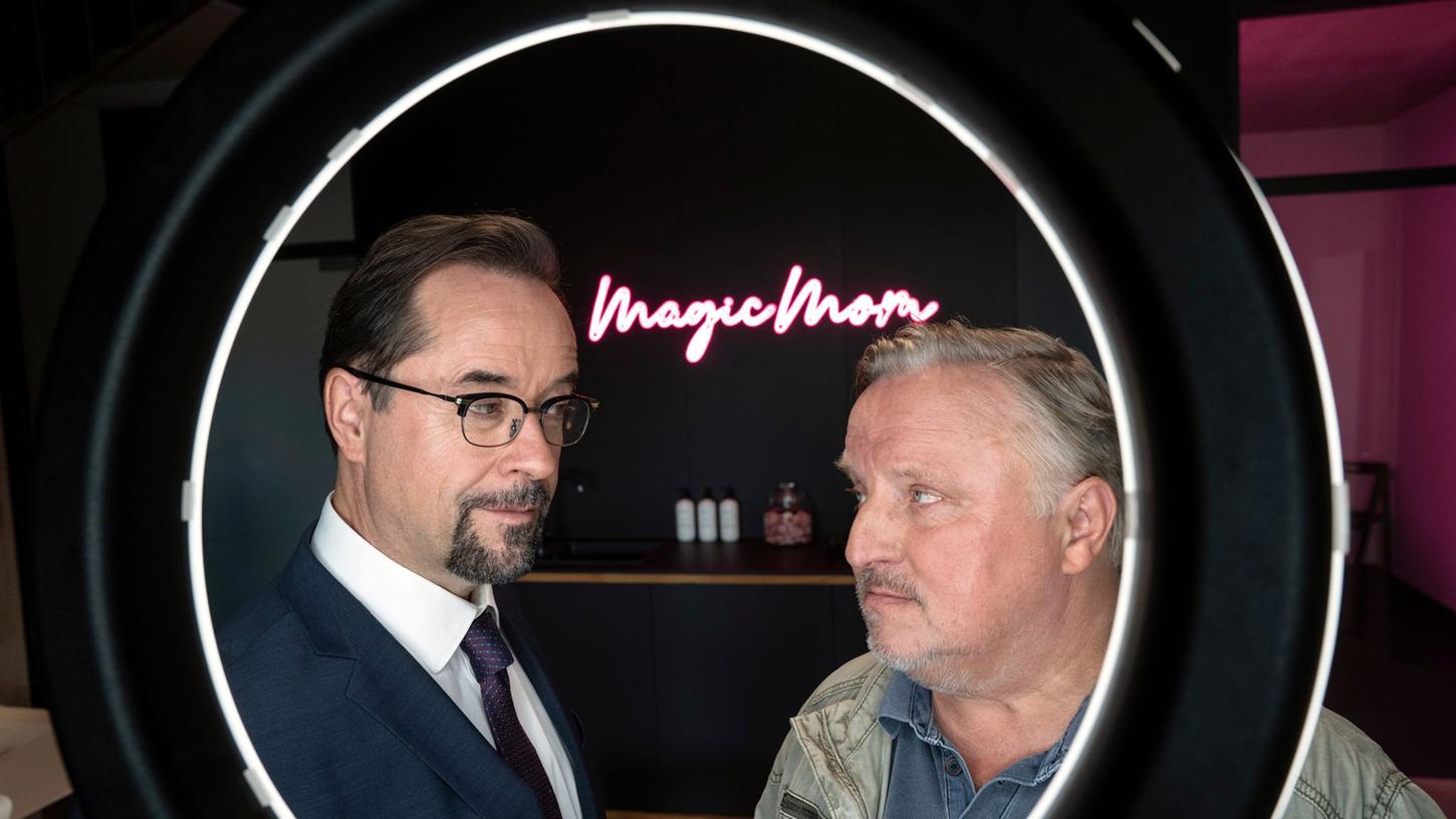 Boerne (l, Jan Josef Liefers) und Thiel (Axel Prahl) in einer Szene aus "Tatort - MagicMom".