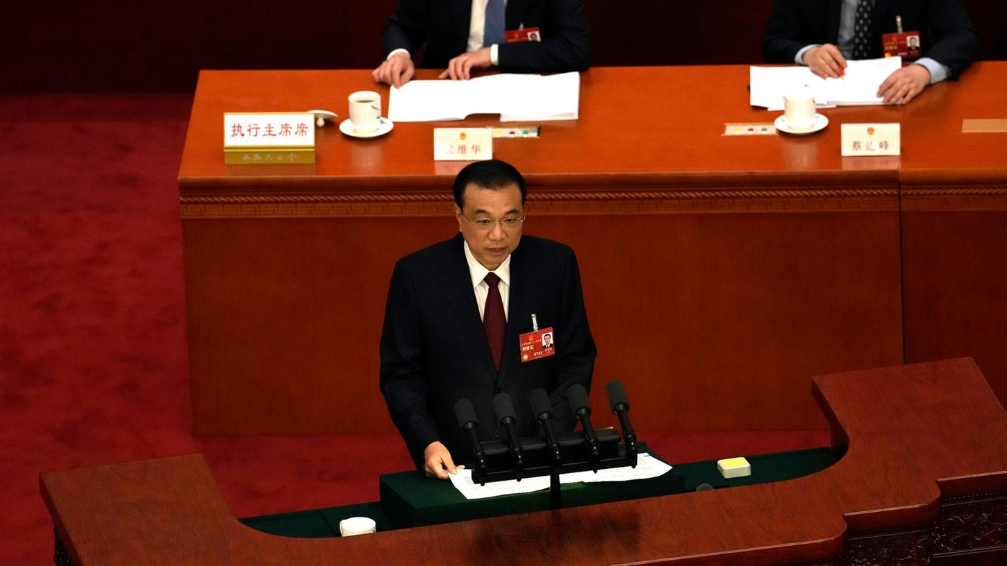 Chinas Regierungschef Li Keqiang spricht während der Eröffnungssitzung der gut einwöchigen Jahrestagung des Volkskongresses.