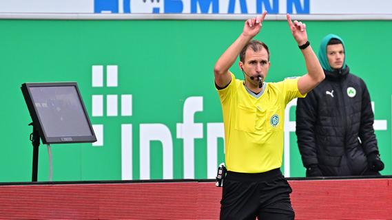 "Niemand begreift es mehr": Fürth-Coach Alexander Zorniger schimpft über den Videobeweis