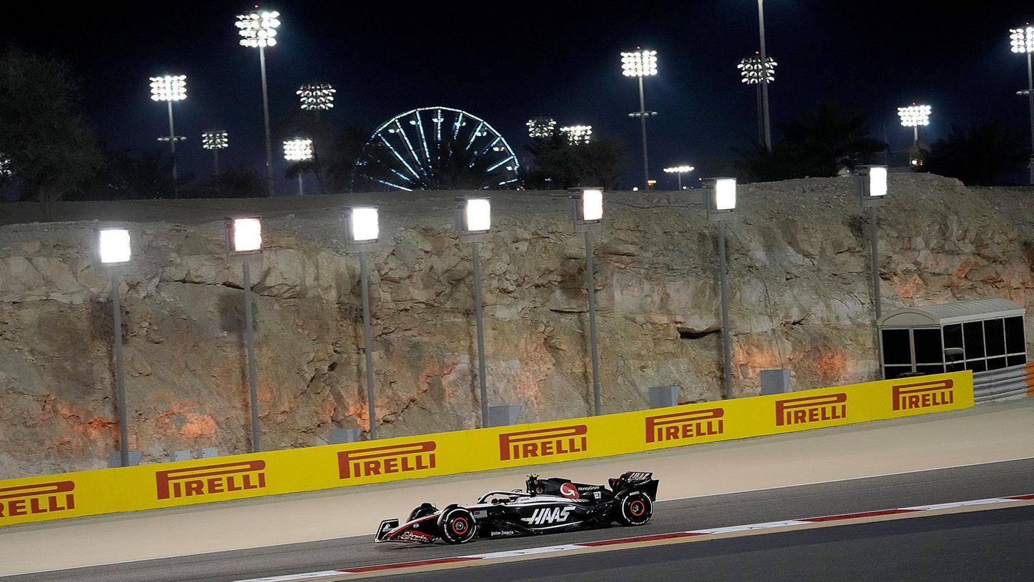 Nico Hülkenberg aus Deutschland vom Team Haas ist auf der Strecke unterwegs. Nico Hülkenberg aus Deutschland vom Team Haas ist auf der Strecke unterwegs.