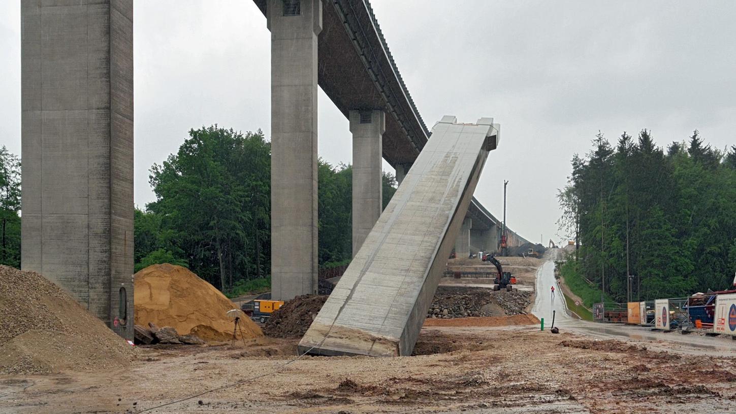 Eine Fahrbahn der A6-Talbrücke bei Unterrieden wurde bereits 2020 abgebrochen und dann neu gebaut. Jetzt kommt die andere Brückenhälfte in Richtung Lauterhofen an die Reihe.