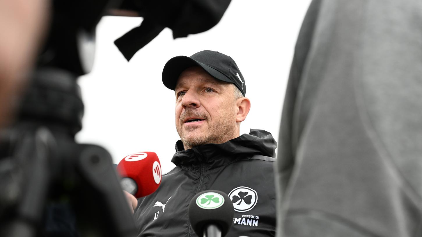 Alexander Zorniger spricht gerne über Fußball. Gut, dass es diese Kolumne gibt. Alexander Zorniger spricht gerne über Fußball. Gut, dass es diese Kolumne gibt.