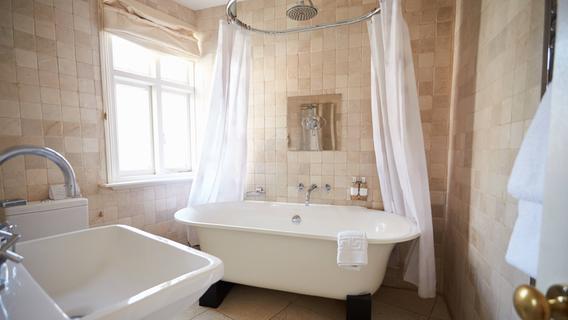 Tipps und Tricks: So wäscht man einen Duschvorhang