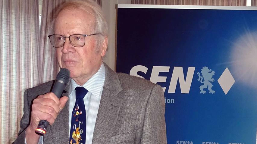 Über Chinas Anspruch, "auf allen Gebieten absolut führend in der Welt zu sein" referierte Roland Palmer. Über Chinas Anspruch, "auf allen Gebieten absolut führend in der Welt zu sein" referierte Roland Palmer.