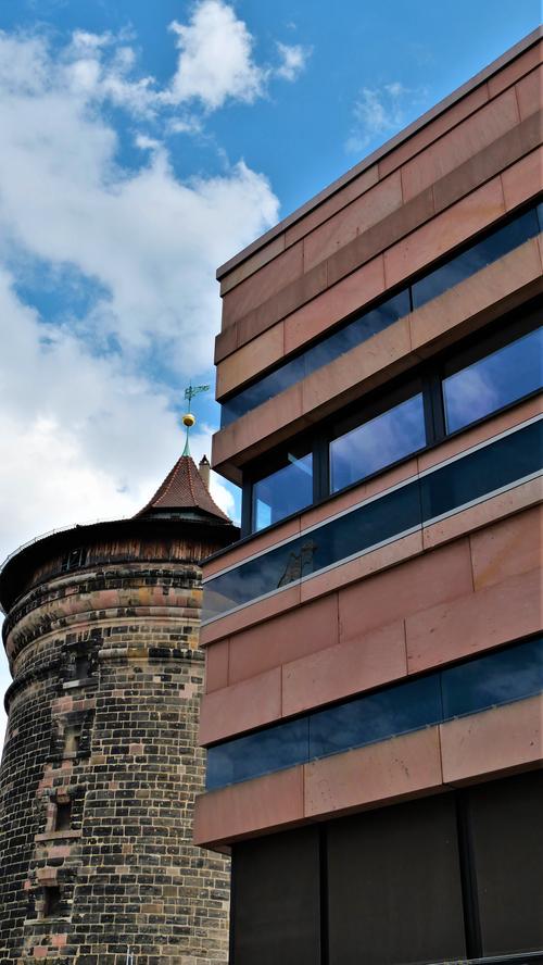 Der Gegensatz macht den Reiz. Historische und moderne Bauweisen in Nürnberg.