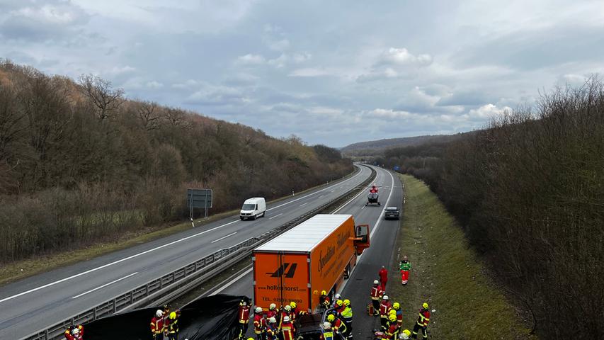 Auto fährt bei Bamberg in Stauende - eine Schwerverletzte