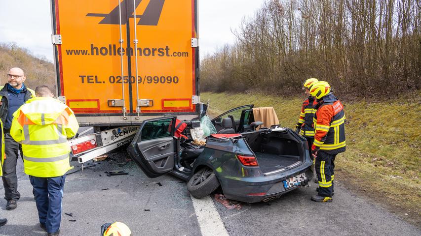 Auto fährt bei Bamberg in Stauende - eine Schwerverletzte