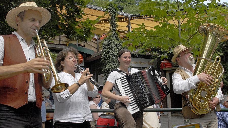 Wenn die Volksmusik gar nicht mehr „tümlich“ ist Wenn die Volksmusik gar nicht mehr „tümlich“ ist