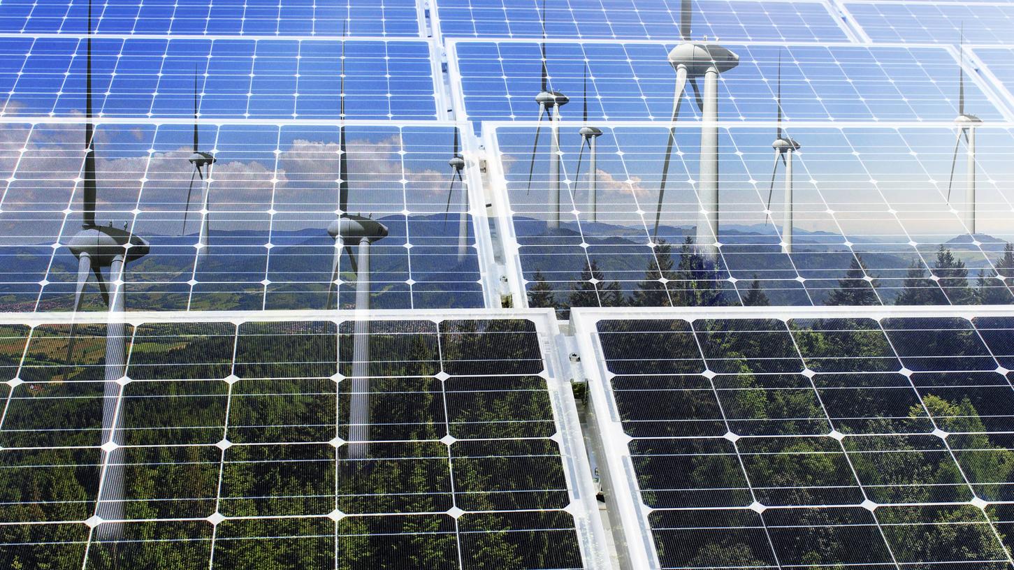 Symbolfoto Stadtvertrag Klima: Ein Solarpanel reflektiert Windräder. Symbolfoto Stadtvertrag Klima: Ein Solarpanel reflektiert Windräder.