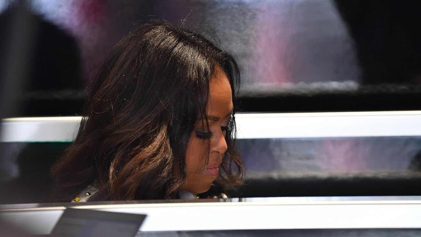 Die ehemalige First Lady Michelle Obama hat sich in ihrem neuen Podcast zur Amtseinführung von Donald Trump geäußert. Die ehemalige First Lady Michelle Obama hat sich in ihrem neuen Podcast zur Amtseinführung von Donald Trump geäußert.