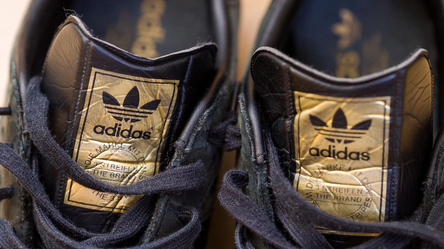 Das Betriebsergebnis von Adidas könnte erstmals nach Jahrzehnten um bis zu 700 Millionen im Minus liegen. Das Betriebsergebnis von Adidas könnte erstmals nach Jahrzehnten um bis zu 700 Millionen im Minus liegen.