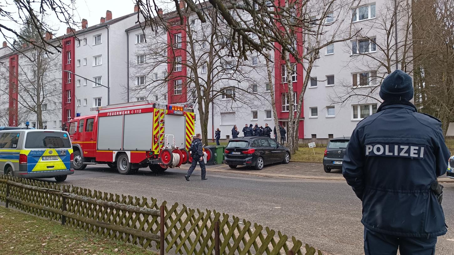 In diesem Mehrfamilienhaus in Lauf nahm das SEK den 21-Jährigen fest. 