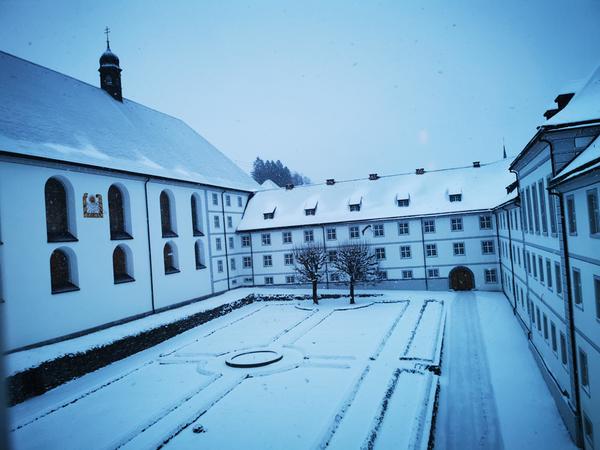 Ein Wintertraum: Klosterhof in Engelberg.