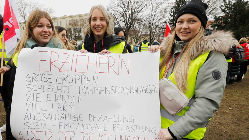 Warnstreiks in Kitas und sozialen Einrichtungen: Zahlreiche Beschäftigte auf Nürnbergs Straßen