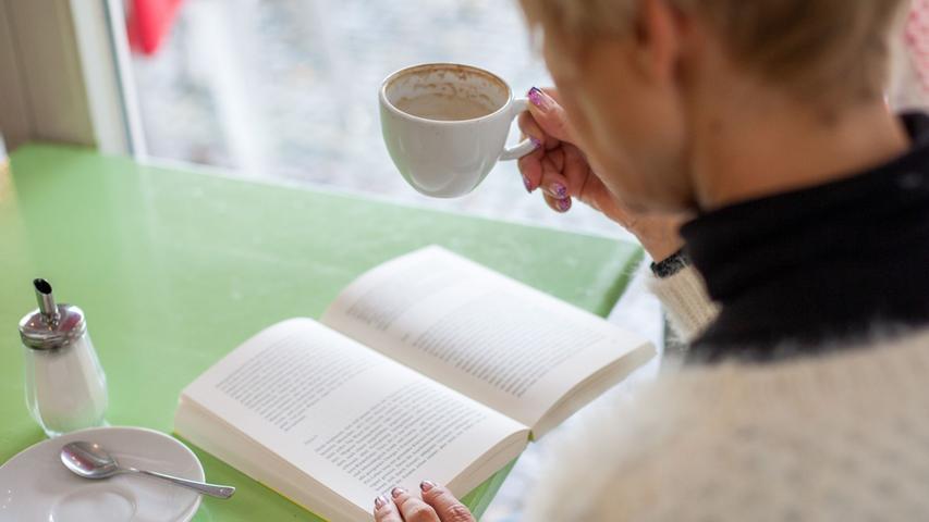 Perfect match: guter Kaffee und ein inspirierendes Buch.