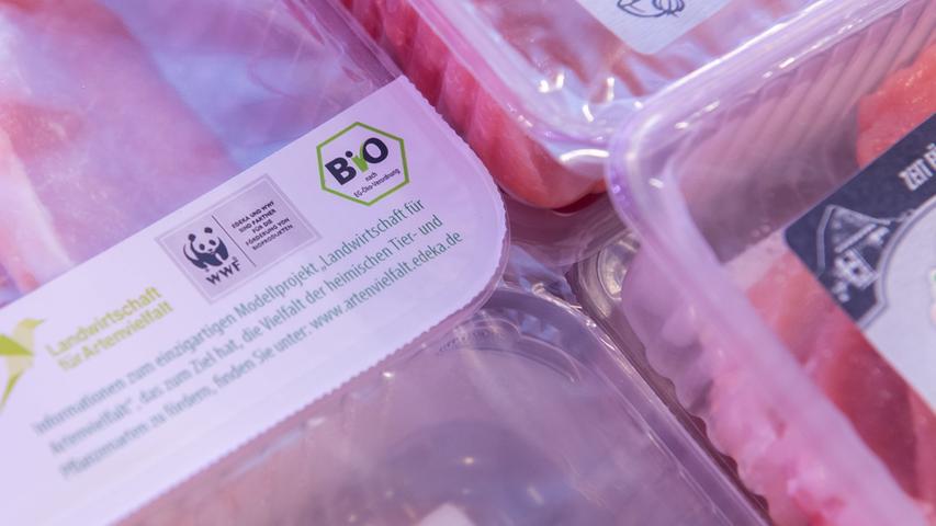 Beim Fleischkauf können Verbraucher auf Siegel achten.