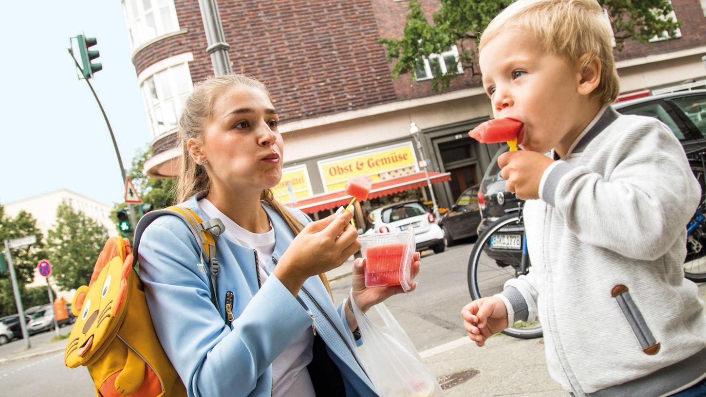 Eltern können Kindern Lust auf vegetarisches Essen vermitteln. Eltern können Kindern Lust auf vegetarisches Essen vermitteln.