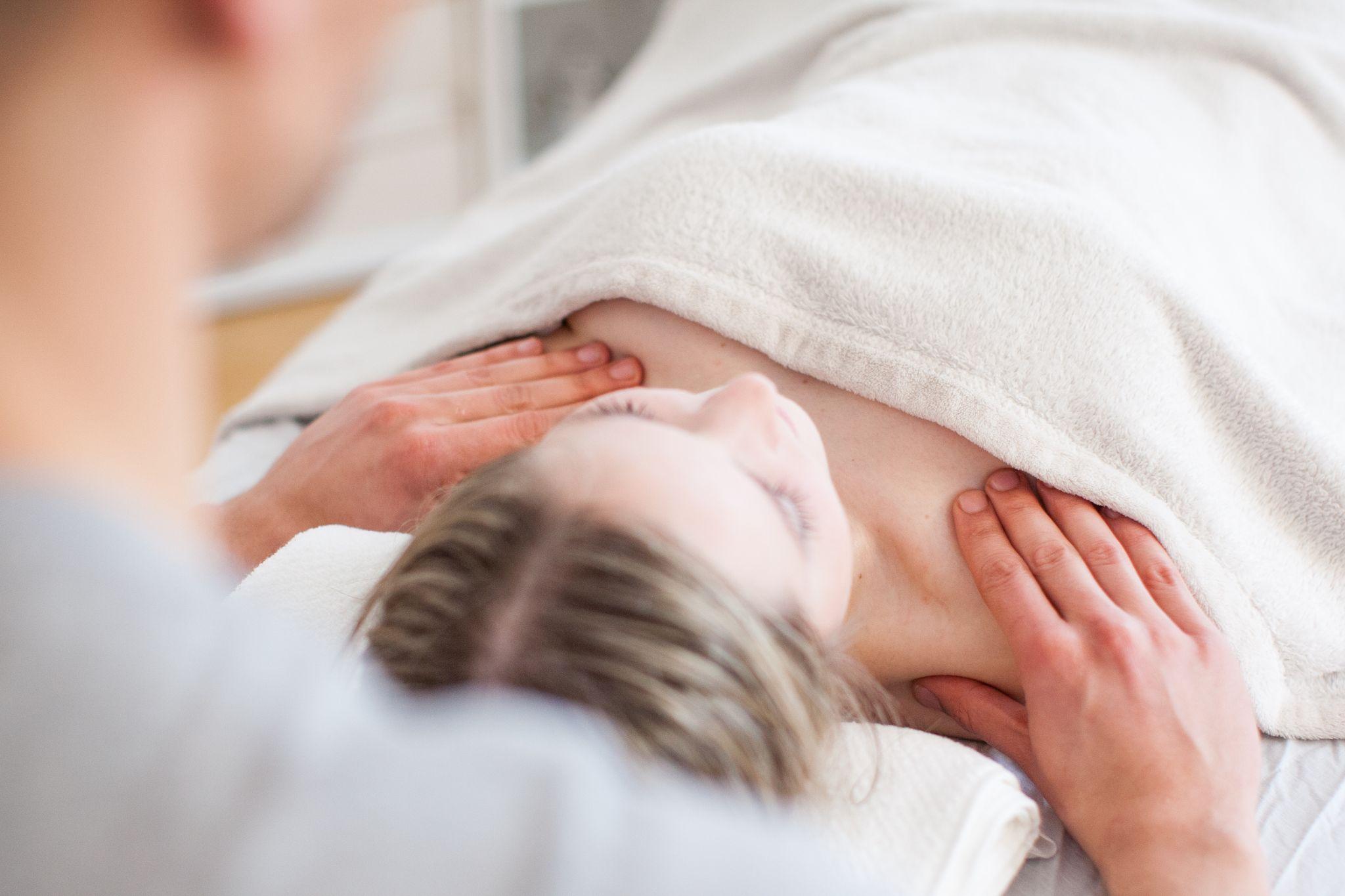 Massagen sind eine sinnvolle Ergänzung zum Fasten.