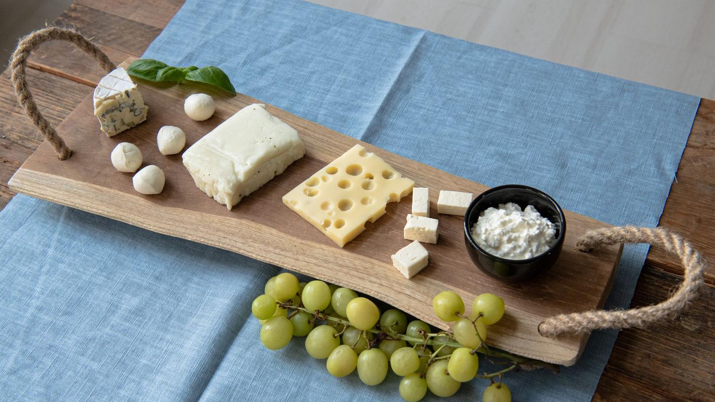 Besser Mozzarella statt Feta: Käse ist gesünder, wenn er salzarm ist.