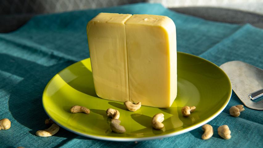 Käse aus Cashewkernen ist relativ fettarm, hat dafür aber viel Magnesium.