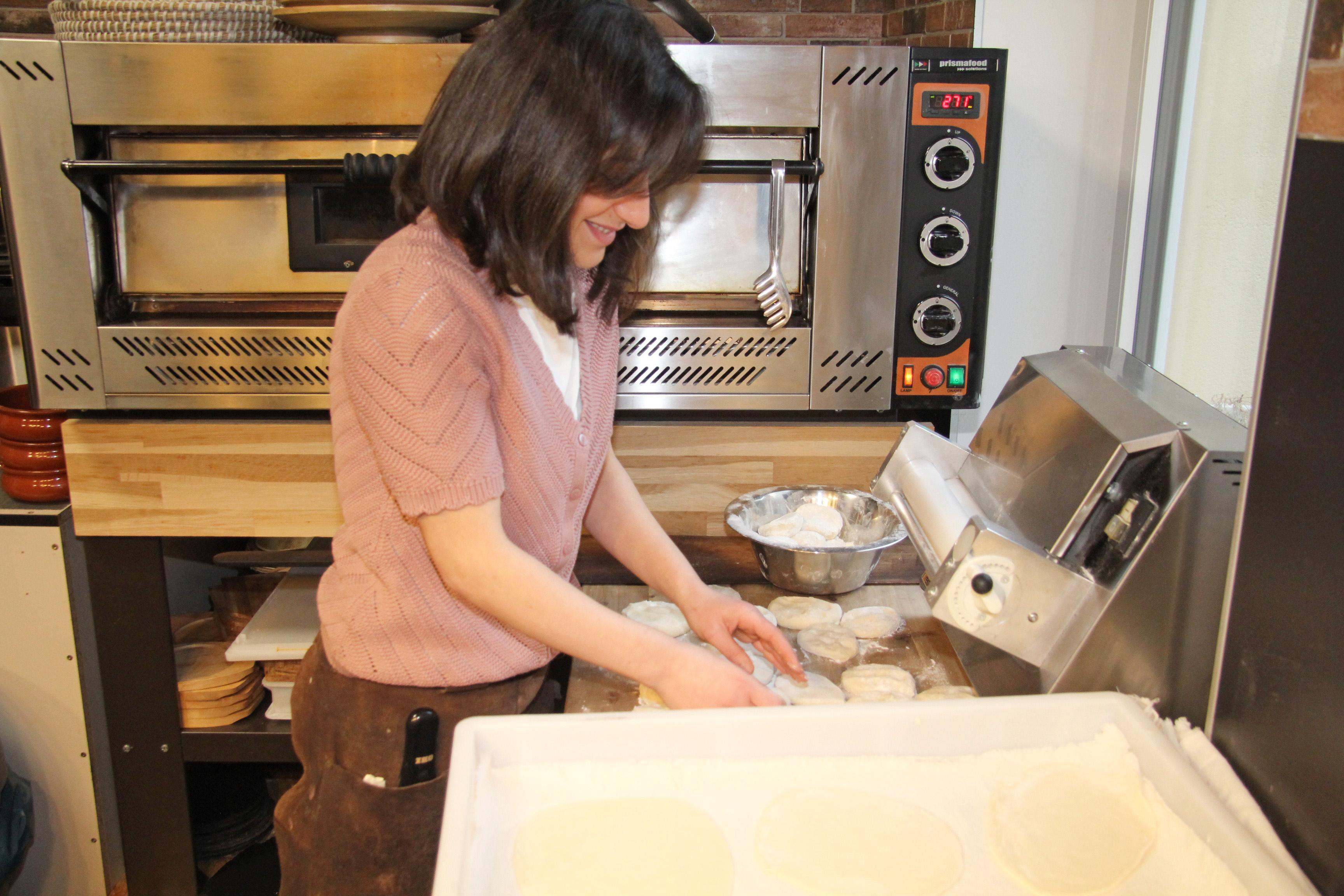 Die Vorspeisen macht Shaymaa Dzaric selbst, für die Hauptgerichte hat sie einen Koch, mit dem sie auch gemeinsam neue Variationen kreiert.