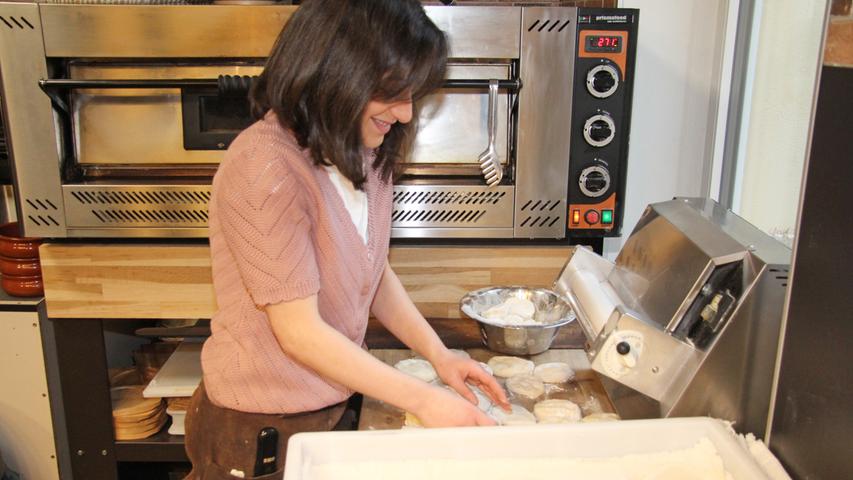 Die Vorspeisen macht Shaymaa Dzaric selbst, für die Hauptgerichte hat sie einen Koch, mit dem sie auch gemeinsam neue Variationen kreiert.