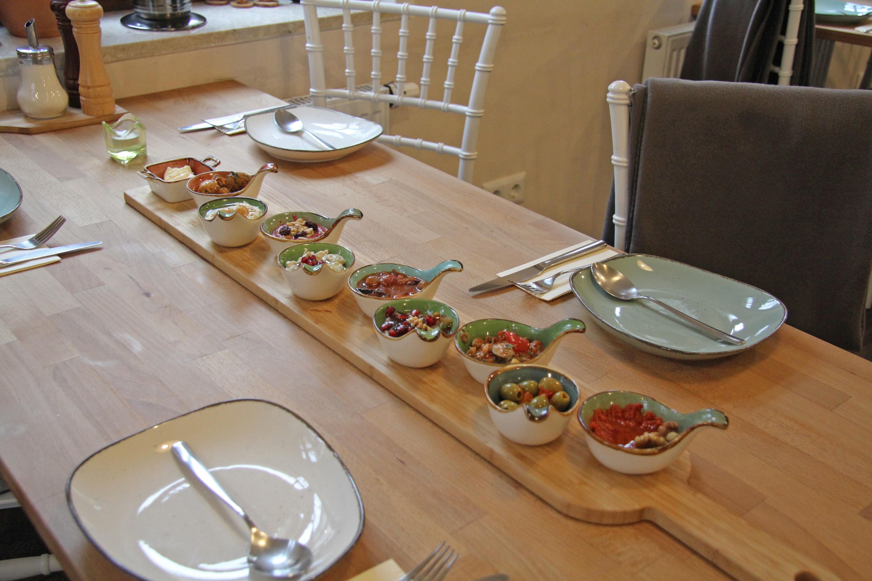 Das "Hidden Kitchen" hat sich auf Vorspeisen und Mezze spezialisiert.