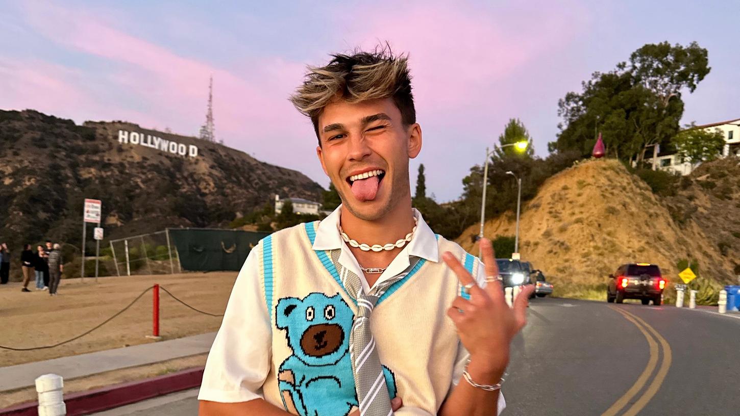 Julien Brown posiert vor dem "Hollywood Sign" in Los Angeles. Julien Brown posiert vor dem "Hollywood Sign" in Los Angeles.