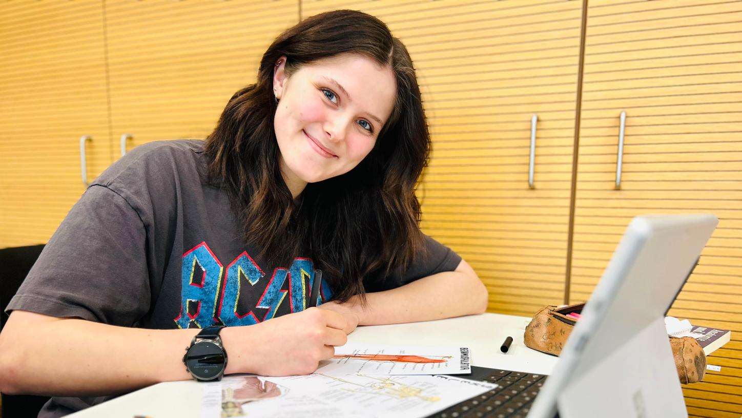 Melina Hampel will das Klinikum Forchheim-Fränkische Schweiz bei der Europameisterschaft der Pflegefachkräfte im September in Polen gemeinsam mit dem Nationalteam vertreten. Melina Hampel will das Klinikum Forchheim-Fränkische Schweiz bei der Europameisterschaft der Pflegefachkräfte im September in Polen gemeinsam mit dem Nationalteam vertreten.