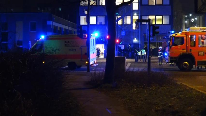Nach den tödlichen Schüssen während einer Veranstaltung der Zeugen Jehovas in Hamburg gehen am Freitag die Ermittlungen zu der Bluttat weiter.