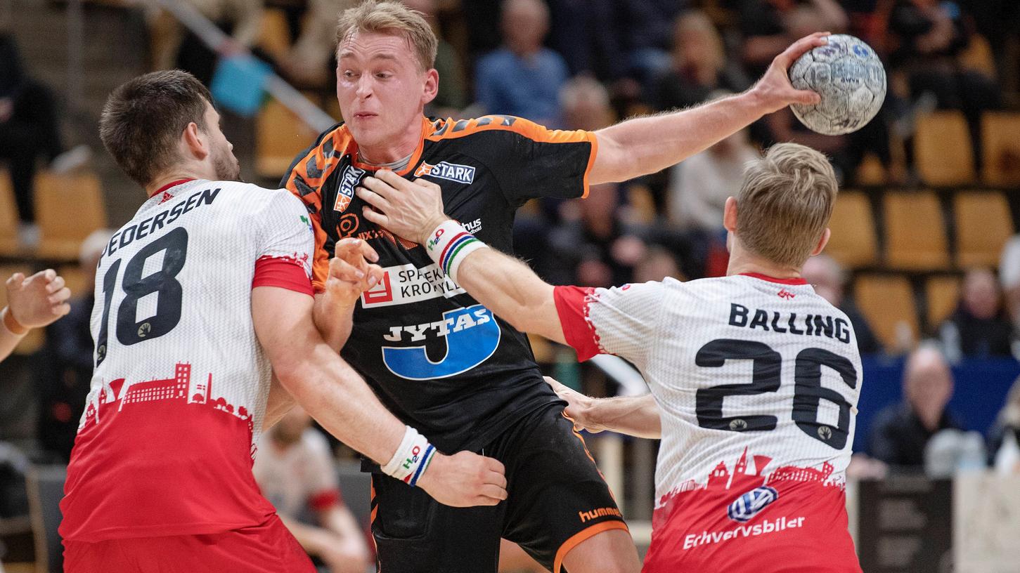 Augen zu und durch! In der Handball-Bundesliga wird man das Behauptungsvermögen von Mads-Peter Lönborg auch bald kennenlernen.