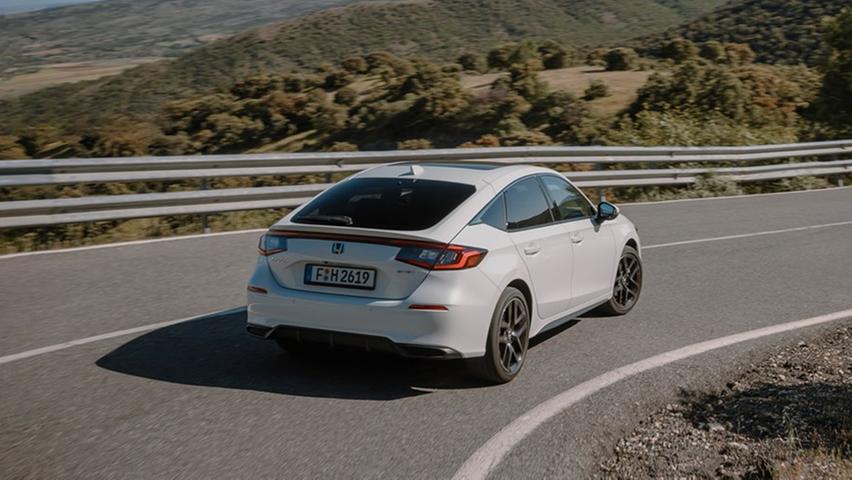 Honda Civic e:HEV: Der Verbrenner produziert Strom für den Elektromotor. Honda Civic e:HEV: Der Verbrenner produziert Strom für den Elektromotor.