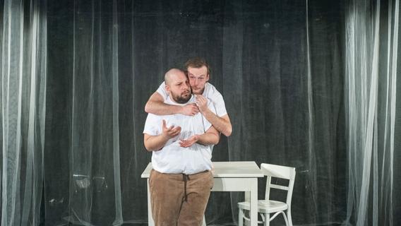 Rütteln am Geschlechter-Käfig – Eine brillante Nicht-"Nora" nach Ibsen im Gostner Hoftheater