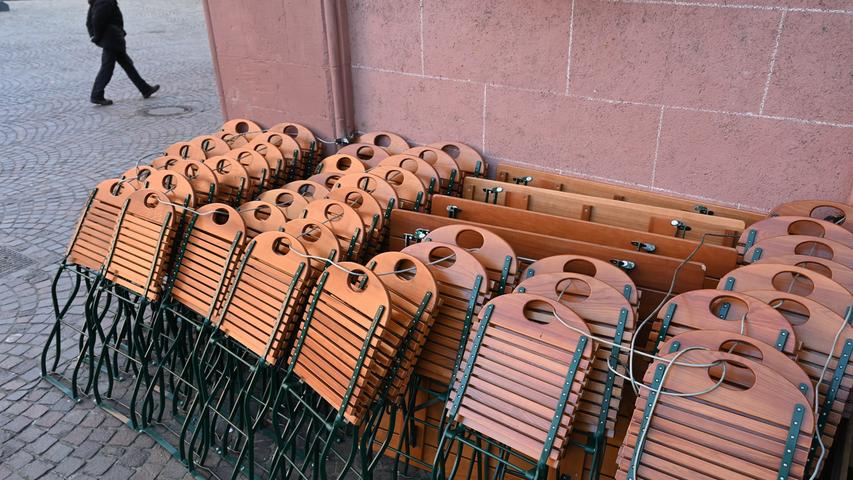 Ob Merlin Szabó im Café Freiraum bald die Stühle und Tische rausstellt, wird sich noch zeigen. (Symbolbild) Ob Merlin Szabó im Café Freiraum bald die Stühle und Tische rausstellt, wird sich noch zeigen. (Symbolbild)