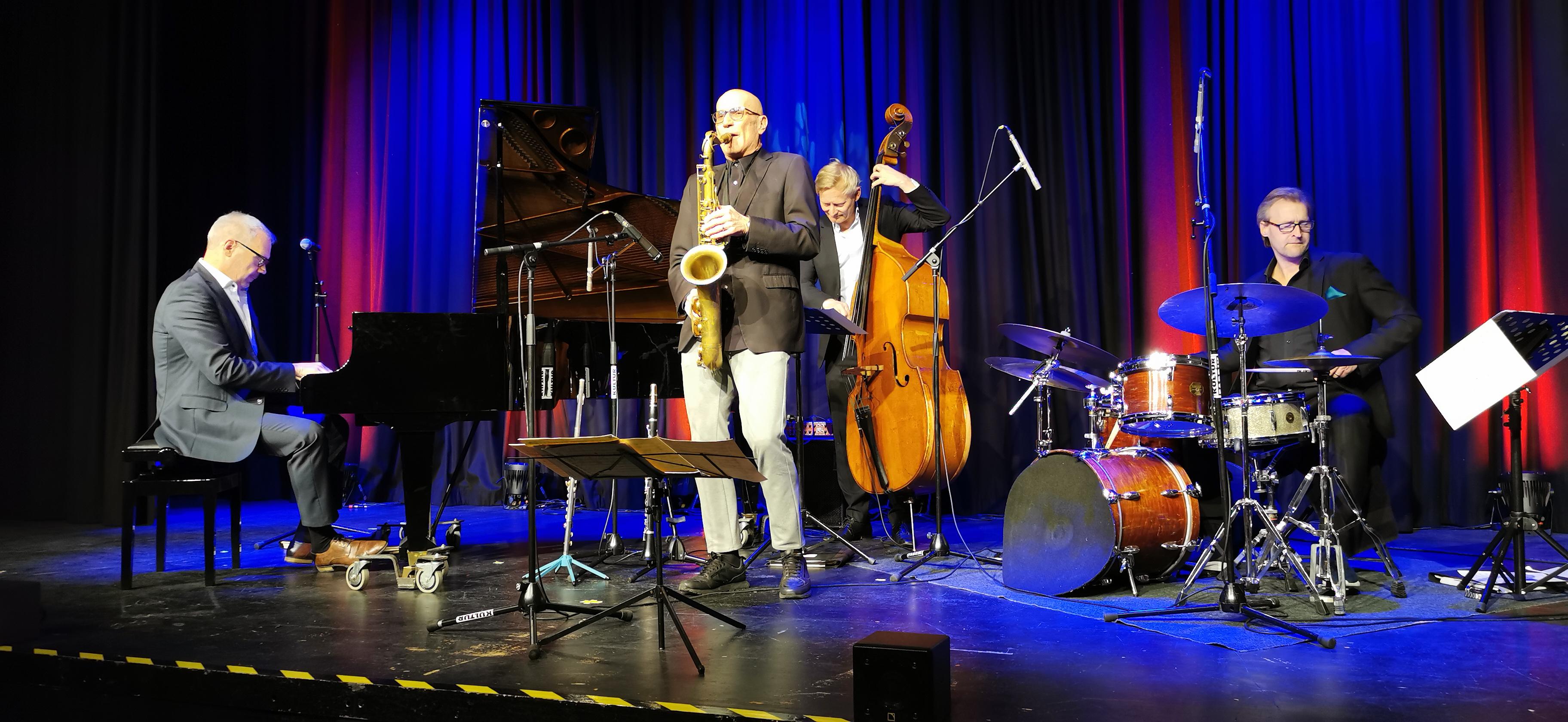 Mit Jazz die Welt verbessern: Thilo-Wolf-Quartett und Norbert Nagel begeistern beim Rotary Club Roth