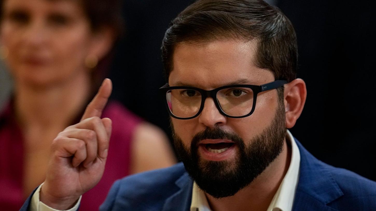 Chiles Präsident Gabriel Boric spricht während einer Zeremonie zur Ernennung neuer Kabinettsmitglieder. Chiles Präsident Gabriel Boric spricht während einer Zeremonie zur Ernennung neuer Kabinettsmitglieder.