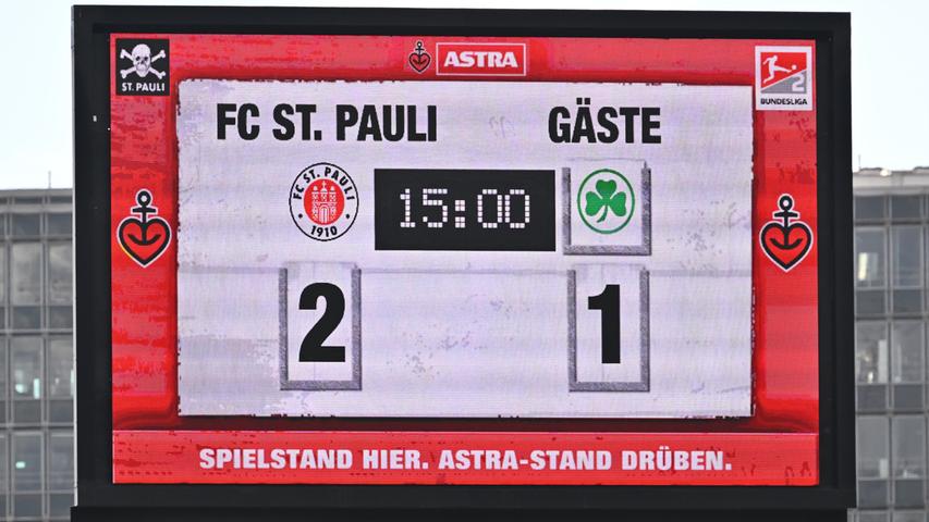Eine rote Karte und kämpfende Fürther: Die Bilder zur Niederlage auf St. Pauli