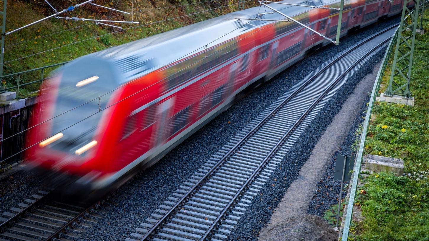 In Deutschland gibt es sehr viel mehr Verkehrsverbünde als Bundesländer - es könnten also alle paar Kilometer andere Regeln gelten.