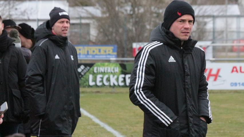 Trainer Markus Vierke (vorn) und sein "Co" Michael Seitz (hinten) waren mit der Leistung ihrer Jungs rundum zufrieden.